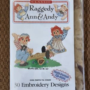 Raggedy Ann&Andy 30 Embroidery Designs Multi-Format CD-ROM Disk# 756 250600